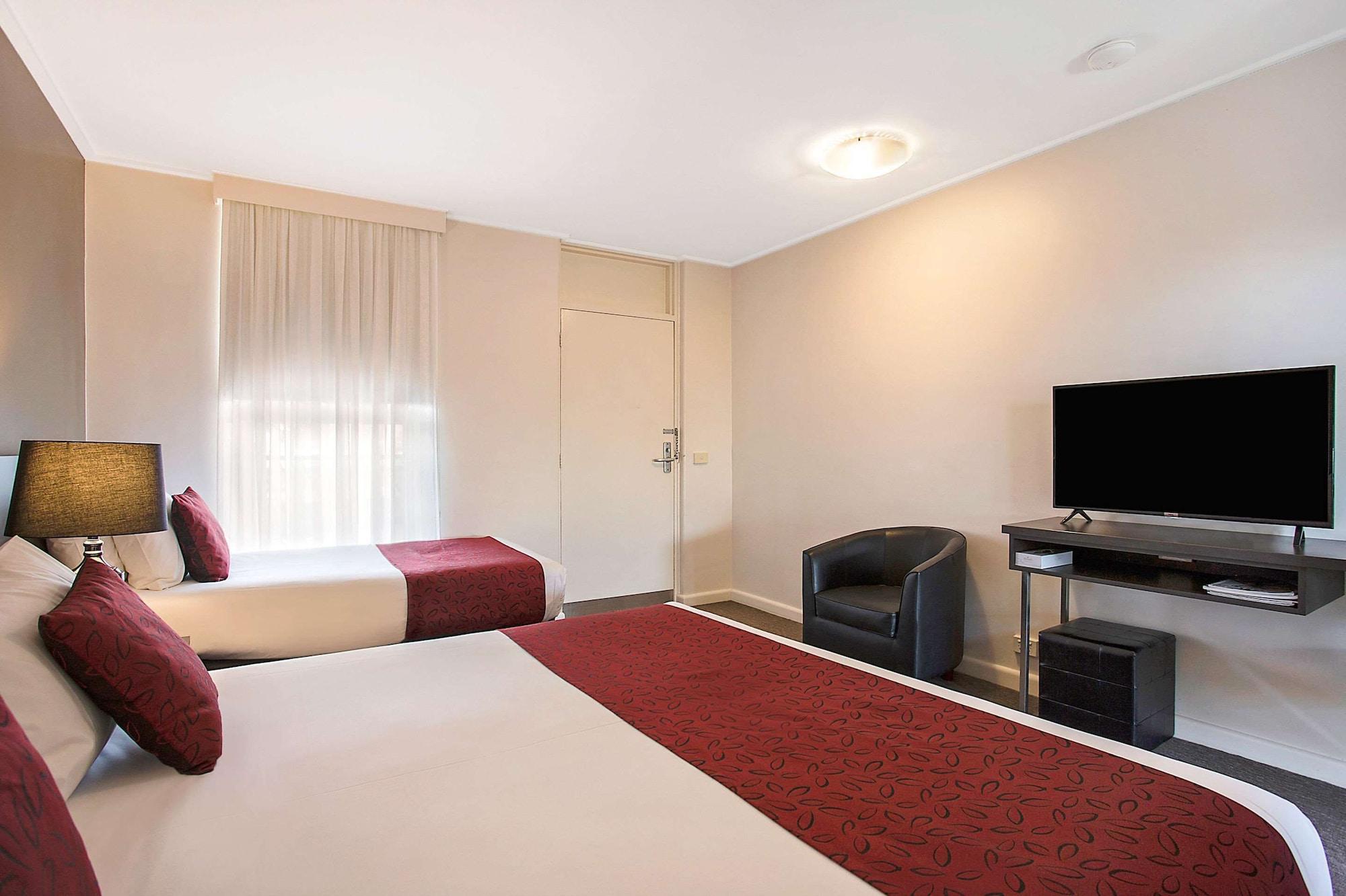 Comfort Inn Western Γουόρναμπουλ Εξωτερικό φωτογραφία