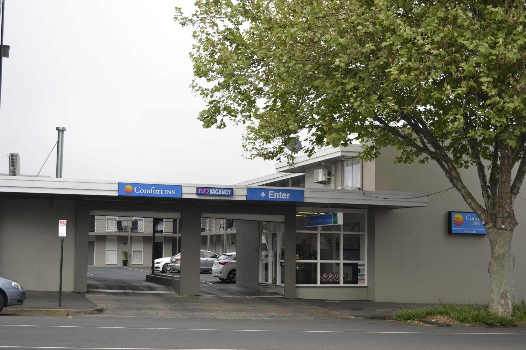 Comfort Inn Western Γουόρναμπουλ Εξωτερικό φωτογραφία