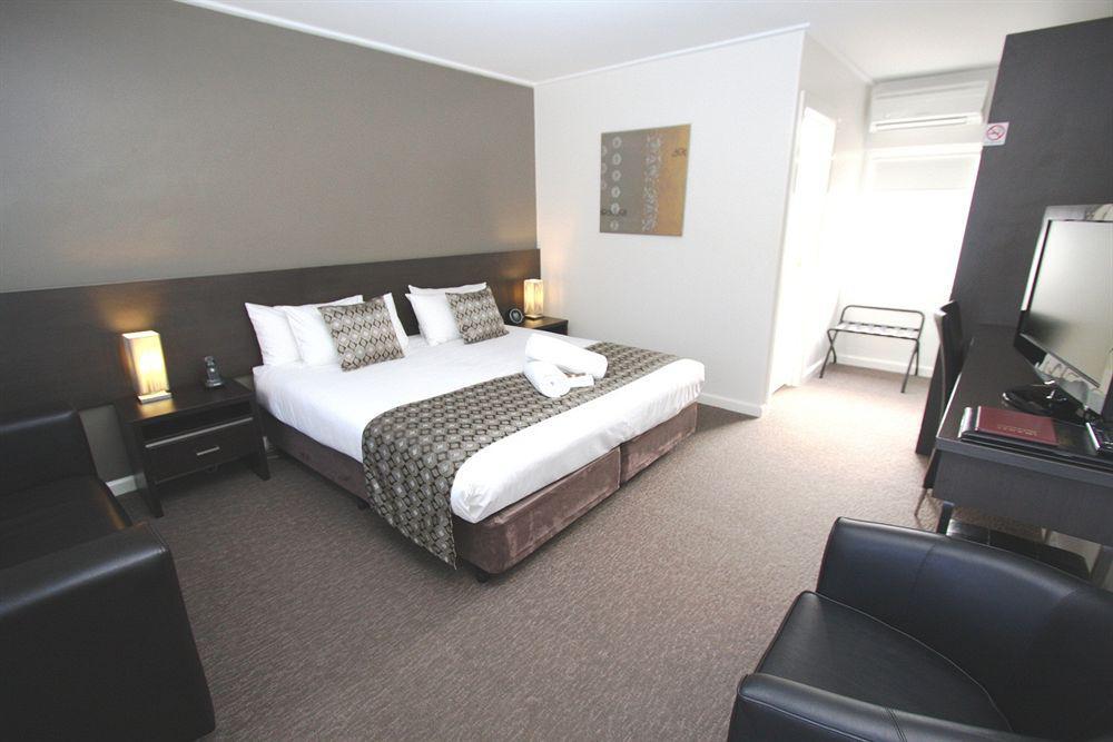 Comfort Inn Western Γουόρναμπουλ Εξωτερικό φωτογραφία