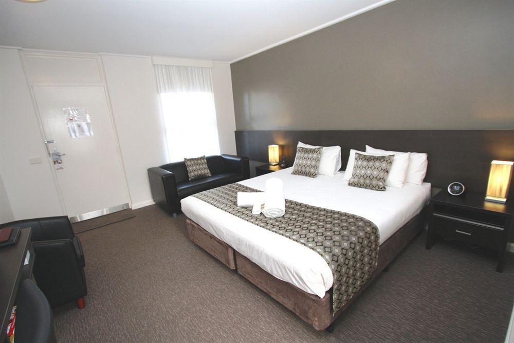 Comfort Inn Western Γουόρναμπουλ Εξωτερικό φωτογραφία